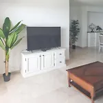 Spacious Apartment With Sea View In Estepona 140 M²