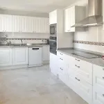 Spacious Apartment With Sea View In Estepona 140 M²