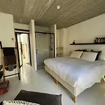 Unique Townhouse With Rooftop Pool