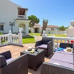 Villa Holivista Elegant 4-Bedroom Spanish Villa In Estepona