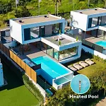 Vacation Marbella I Villa Chic, Cutting-Edge Amenities, Private Heated Infinity Pool, Golf Front Location, Cinema Room