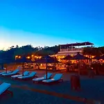 Marbella Apartment I Beachside And Extra Spacious, Next To Marriott Playa Andaluza, Private Heated Jacuzzi, 6 Swimming Pools, Gym, Padel & Tennis