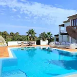 13 Bdrms Rancho Huge Garden Breathtaking Views!
