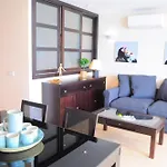 Magnificent Front Sea Views Apartment