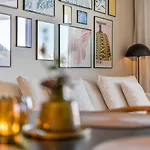 Inf34I - Modern & Bright City Apartment