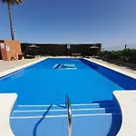 Apartamento De Tres Dormitorios Muy Espacioso Con Jardines Y Piscinas
