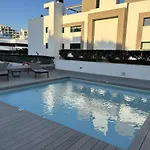 Sb311G - Modern & Well Connected 2 Bed Apartment