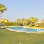 Bougainvillea Bay Estepona With Parking