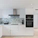 Elegant And Stylish Retreat 592