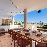 Luxury Apartment With Spacious Private Garden & Seaview