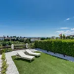 Luxury Apartment With Spacious Private Garden & Seaview