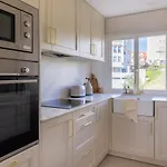 Ar20 Stunning Two-Bed With Sea Views