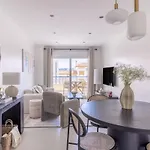 Ar20 Stunning Two-Bed With Sea Views