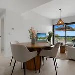 Top Floor Seaview Apartment