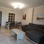 Apartamento De Tres Dormitorios Muy Espacioso Con Jardines Y Piscinas