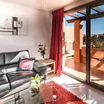 Seaview Luxury Penthouse Apartment 24 Hour Security And Underground Parking