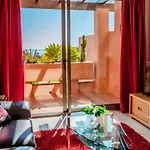 Seaview Luxury Penthouse Apartment 24 Hour Security And Underground Parking