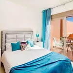 Seaview Luxury Penthouse Apartment 24 Hour Security And Underground Parking