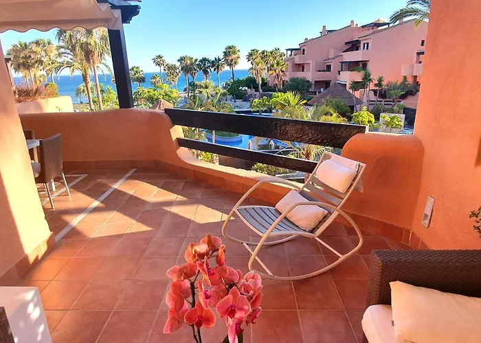 Luxurious Two Bedroom Apartment In Mar Azul, Estepona