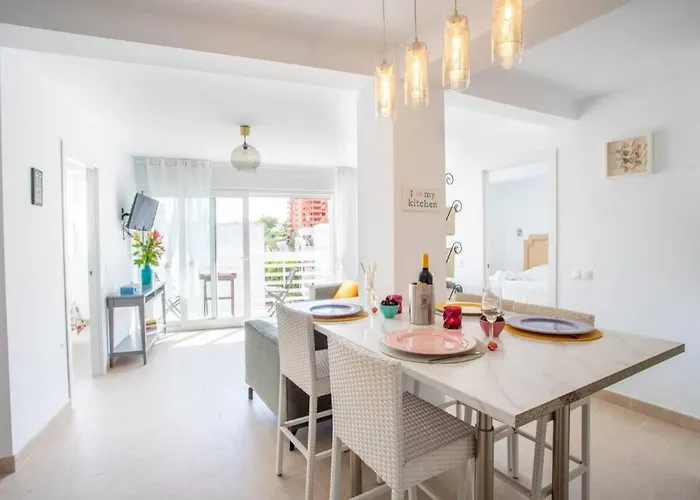 New Fantastic Location 2 Bed, 2 Bath Apartment 150M From The Beach, Central Estepona