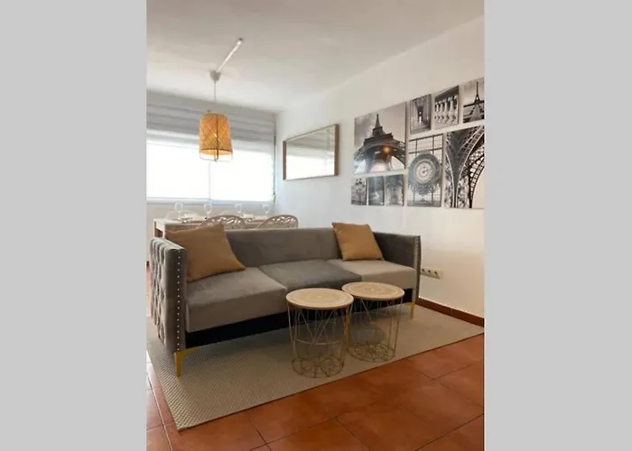 Apartamento En Urbanizacion Parque Antena, Estepona, Totalmente Renovado