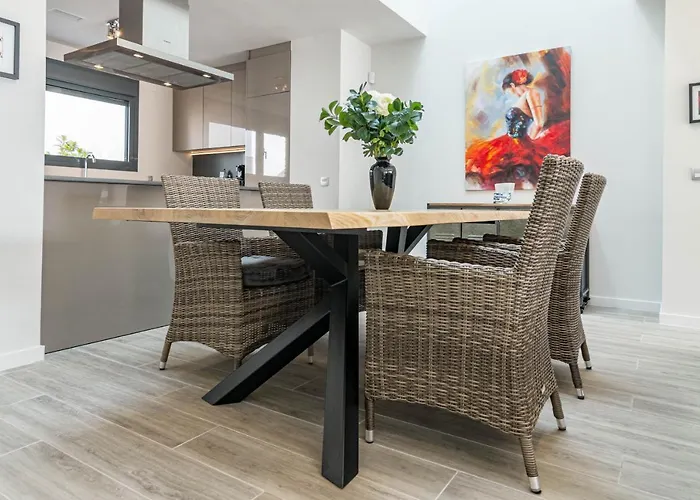Lmt46 - Modern Style Spacious Townhouse