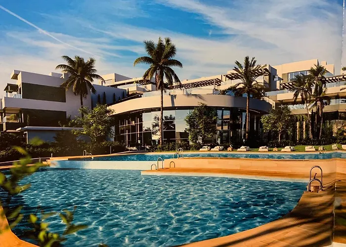 Casa Casu New Stunning 3 Bed Raised Ground Floor Apartment & Huge Balcony With Sea Pool & Mountain View Indoor & Outdoor Swimming Pools & Gym Walking Distance To Beach Port Estepona Traveller Award 2023