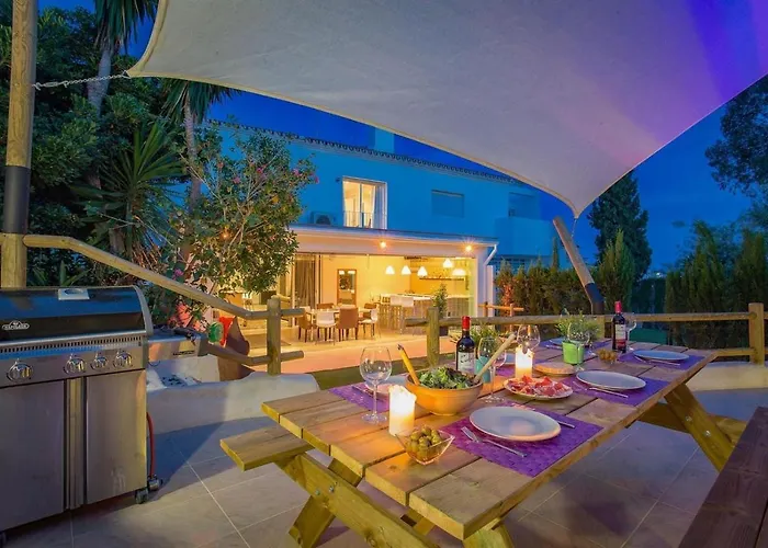 Casa Eucalyptus Family Home