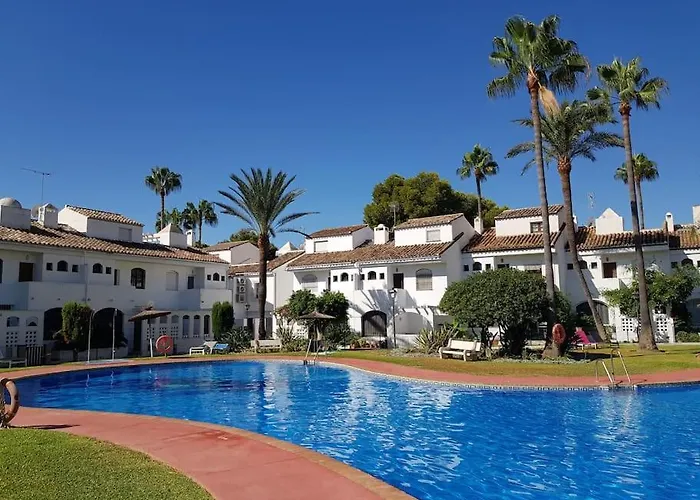 Modern House With Large Pool!