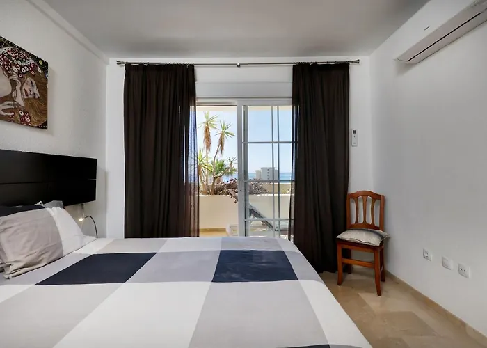 Spacious Apartment Puerto Alto
