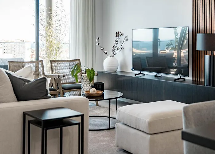 Lme144A Spacious & Luxury Family Home