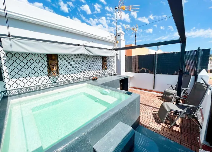 Townhouse With Arabic Pool And Close To The Beach In Estepona