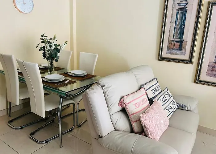 Flat On The Paseo Maritamo!