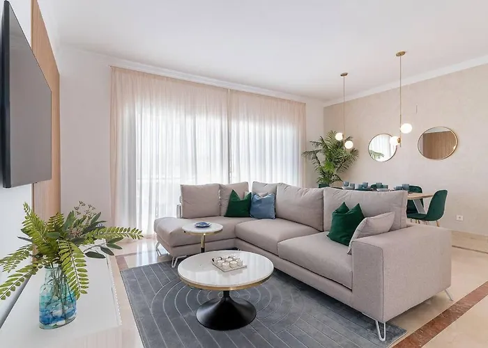 Stunning Apartment-7 People-6 Pools.402