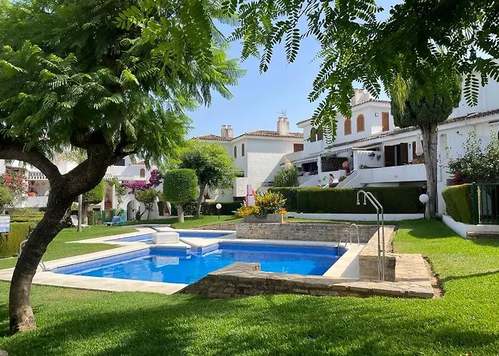 4 Bedroom Townhouse 200 Meters From The Beach!