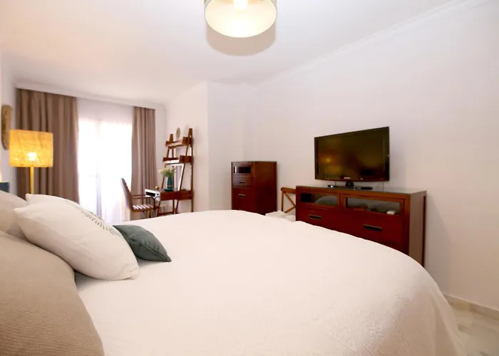 Estepona West Beachfront Apartment Janine