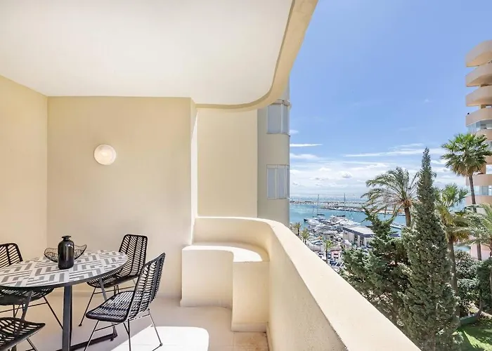 Newly Renovated, Sea View + Walk To Beach Rdr381