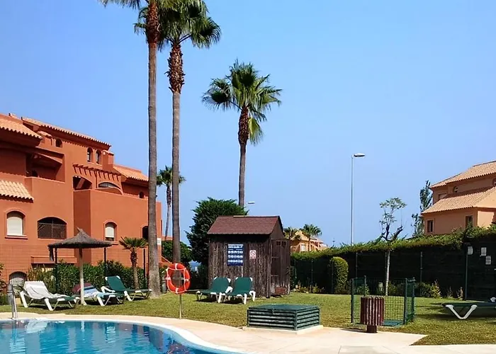 Amplio y moderno apartamento en Estepona con preciosas vistas 360º al mar y la montaña