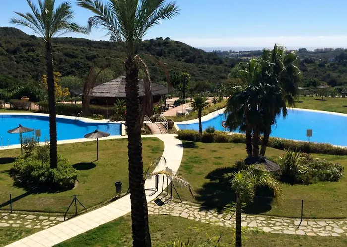 Elegant Apartment In Benahavis With Shared Pool 100 M²