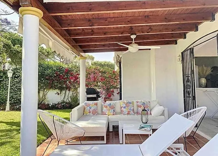 Townhouse For 7 People With Private Garden 10 Min From Puerto Banus