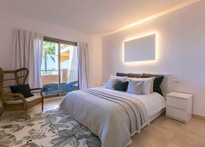 Elegante Piso En Benahavis Con Vista Al Mar
