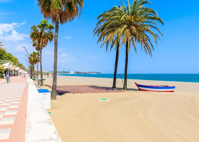 Brand New Chic Apartment - City, Pool & Beach