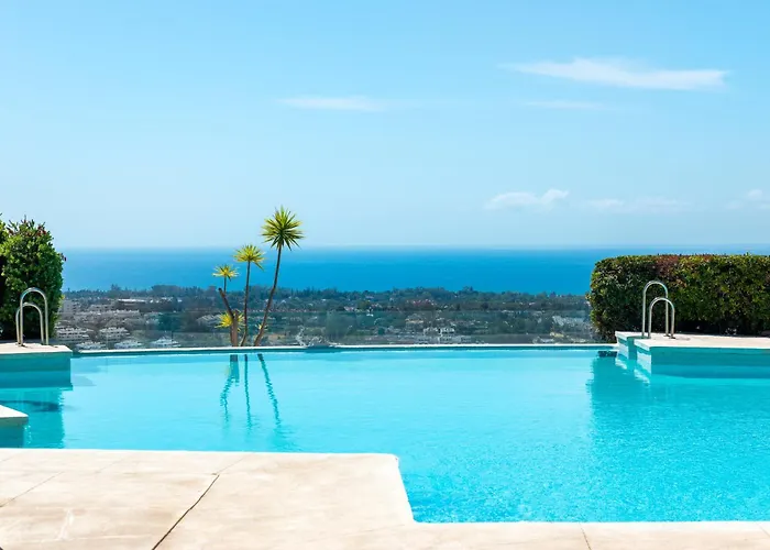 Large 3-Bedroom Nestled In Golf Paradise