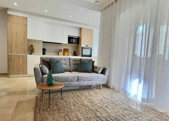 Two Bedroom Apartment Moments From The Cristo Beach Estepona