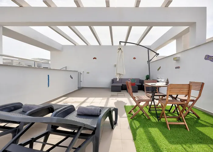 Estepona Terrace, Parking & Pool Apartment