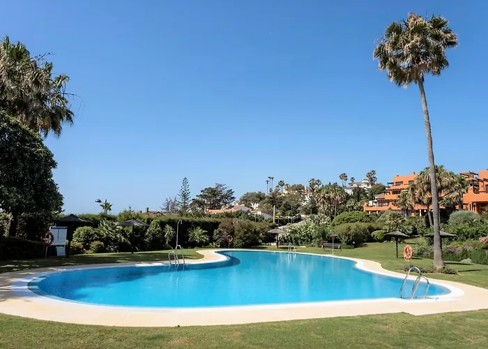 Bougainvillea Bay Estepona With Parking