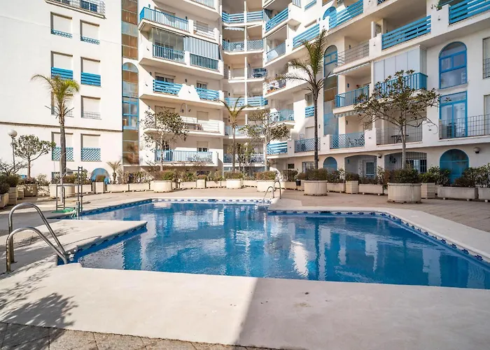 Gorgeous Apartment In Estepona With Kitchen