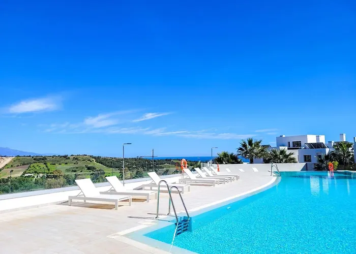 Two Bedroom Apartment In Mirador Del Golf Estepona