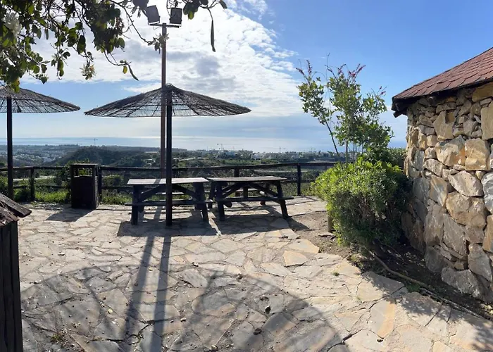 Hotel Selwo Lodge - Animal Park Tickets Included