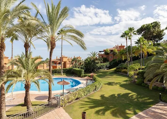 Spacious Apartment With Views, Pools + Spa Rdr346